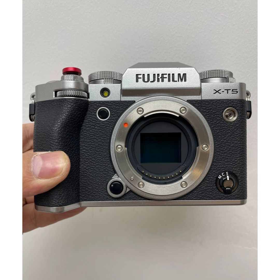 Fuji XT5 silver