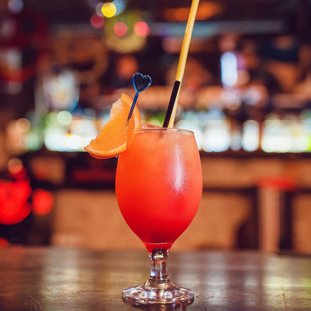 Bora Bora (Jus d'ananas, fruit de la passion, citron, grenadine)