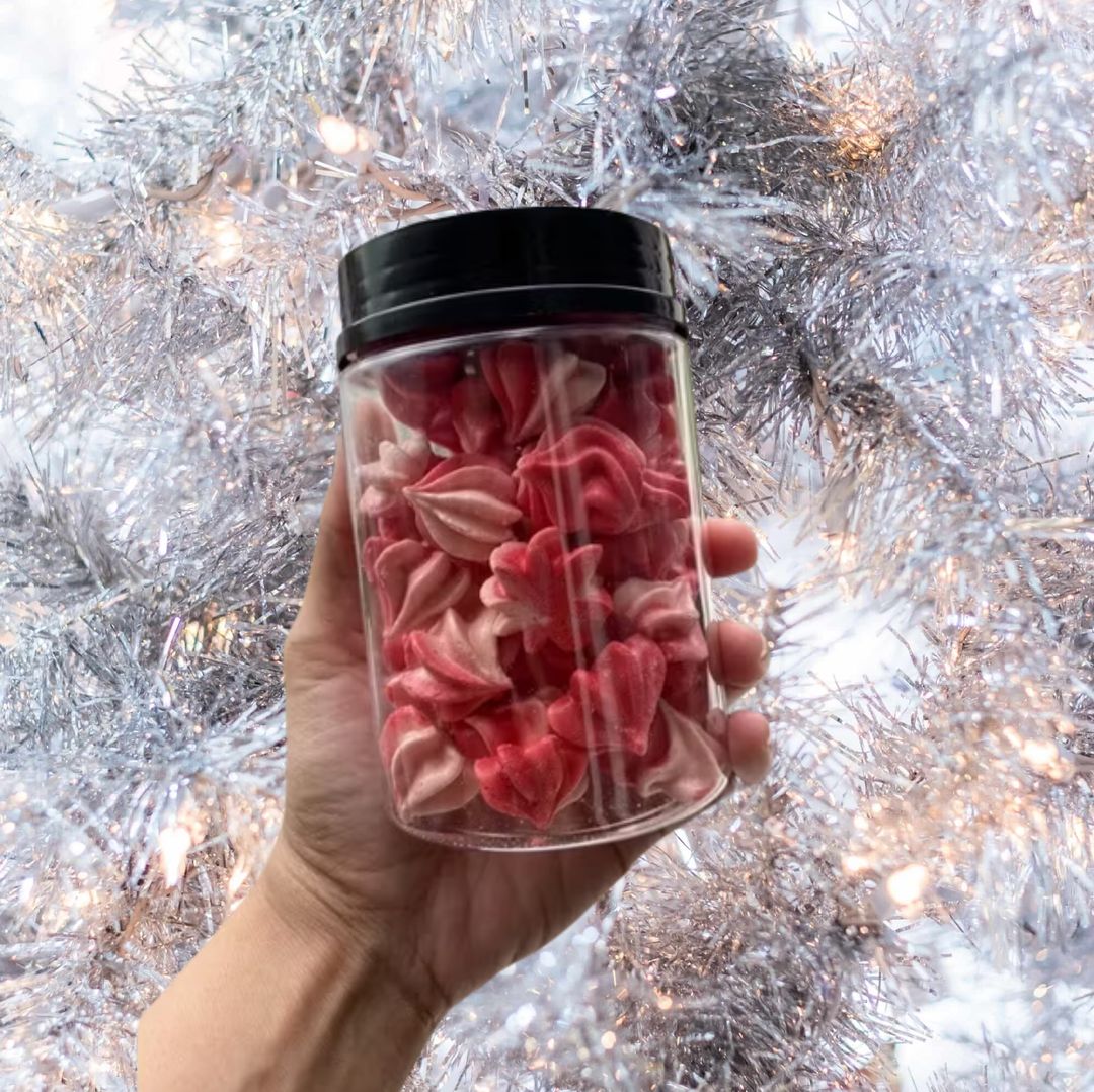 Meringue Kisses (Strawberry)