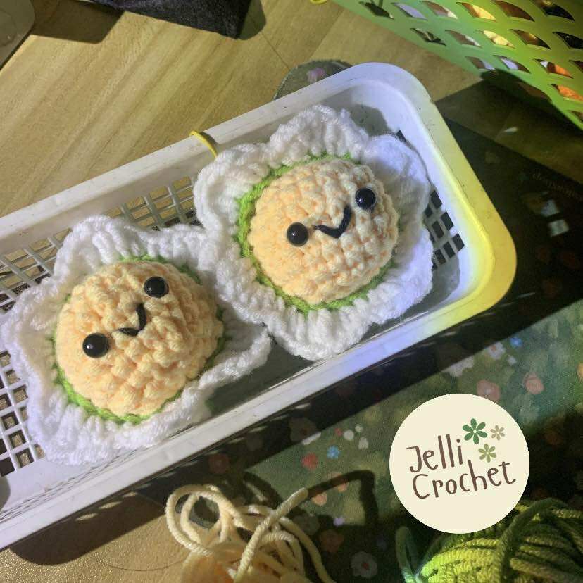 Daisy || Crochet Keychain