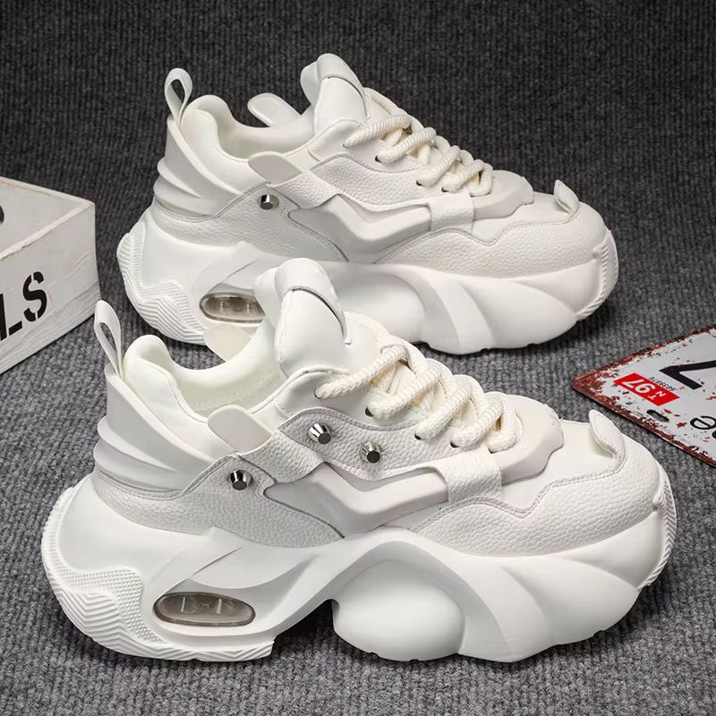 The Latest Style in Popular White and Black Is the Wearable Platform Soles for Casual Men