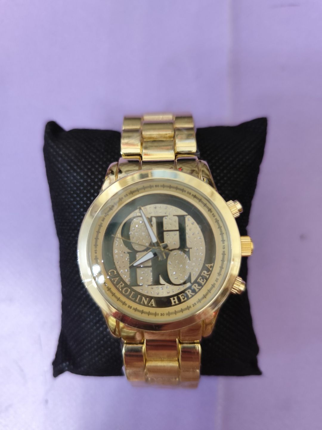 Reloj CH, color dorado