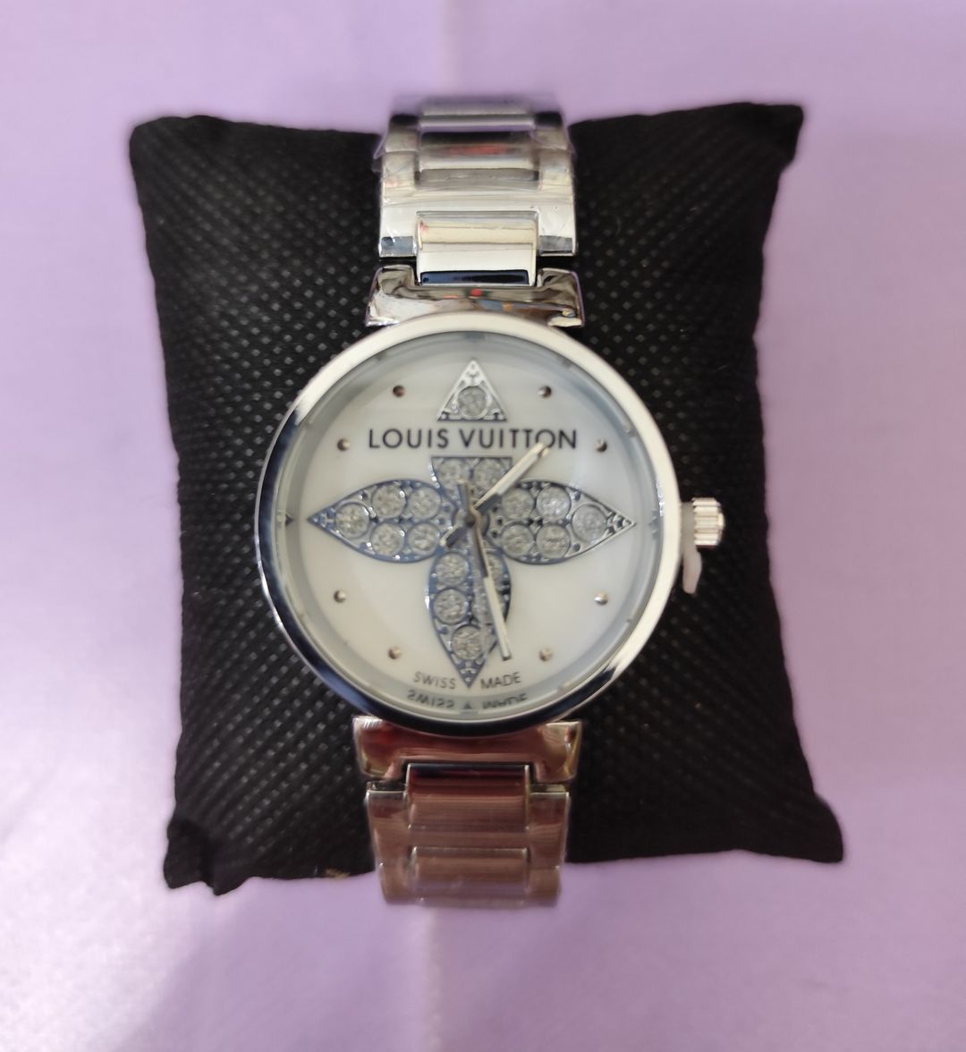Reloj LV, color plata