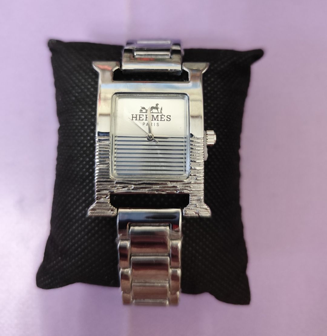 Reloj HER, color plata