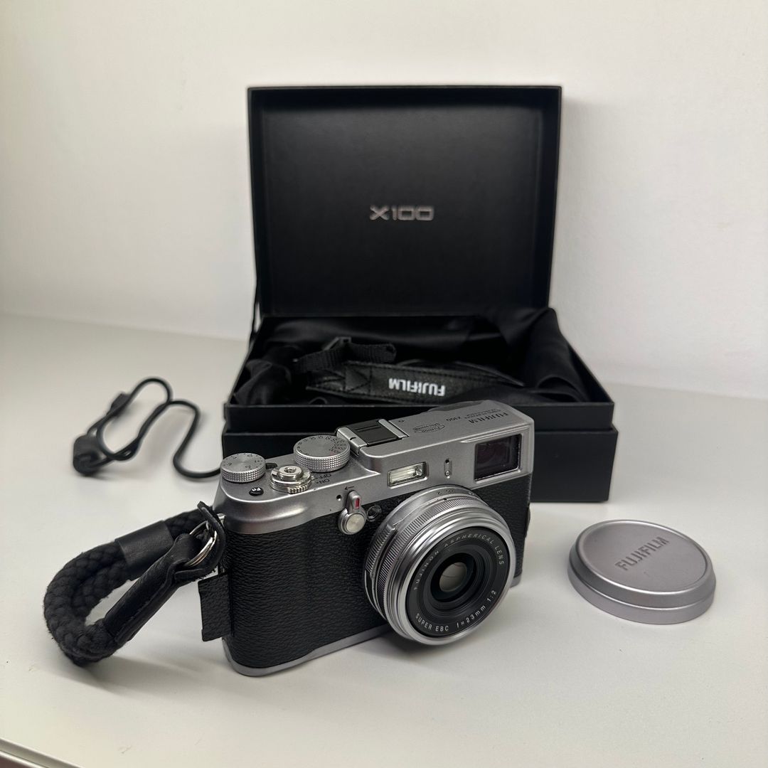 Fuji X100