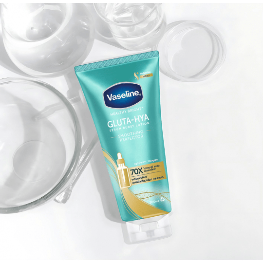 Vaseline Gluta HYA Series: Smoothing Perfector (290ml)