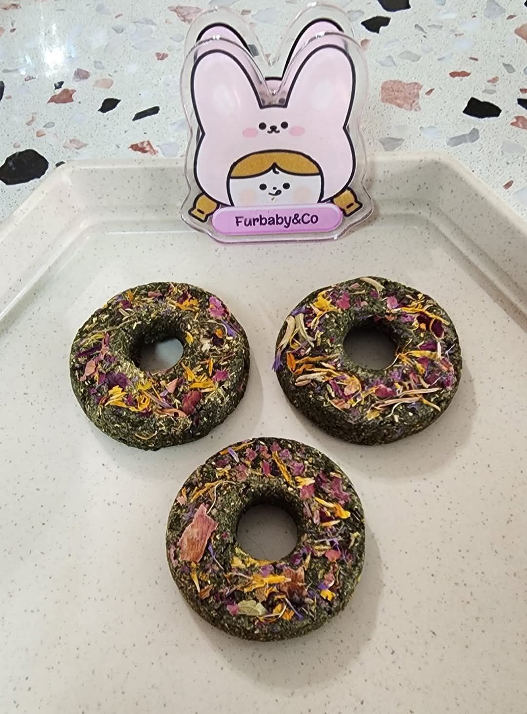 3 garden hay donuts