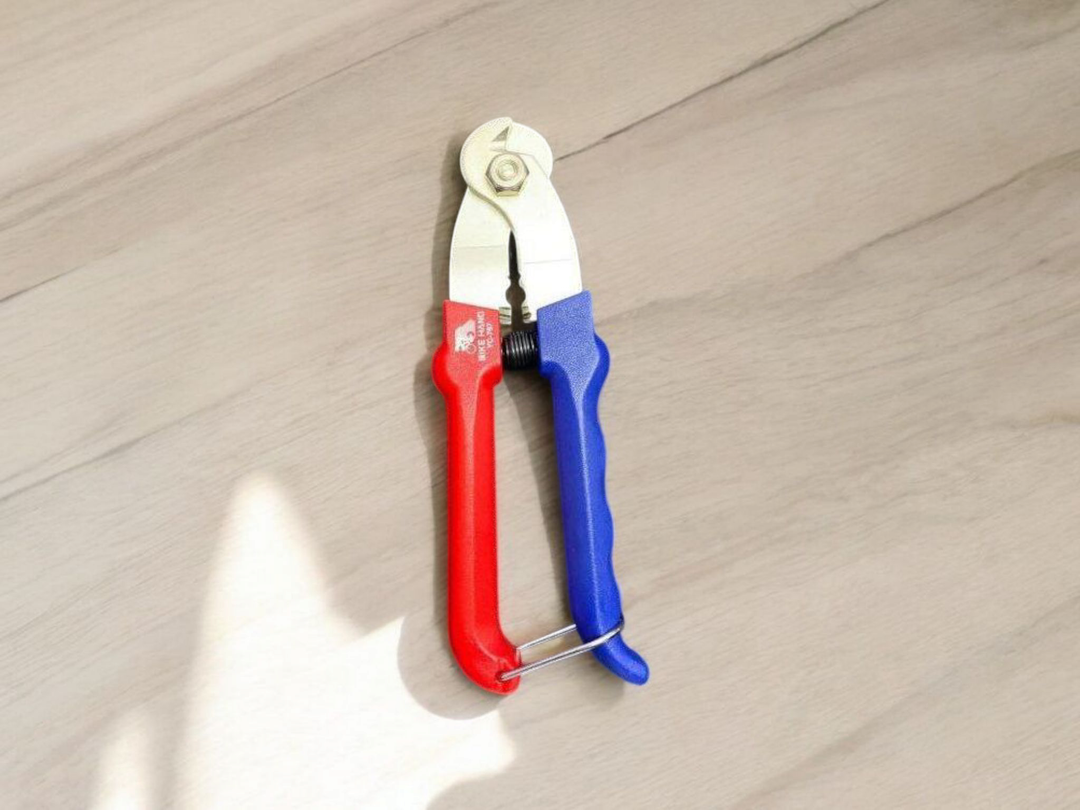 BIKEHAND YC-767 Professional Cable Cutter – Red/Blue Handle