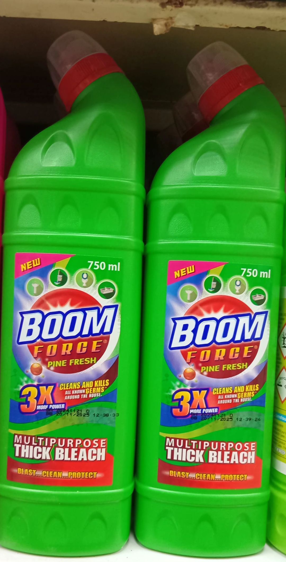 Boom Force Multi Purp. Th. Bleach Pine Fr 750ml