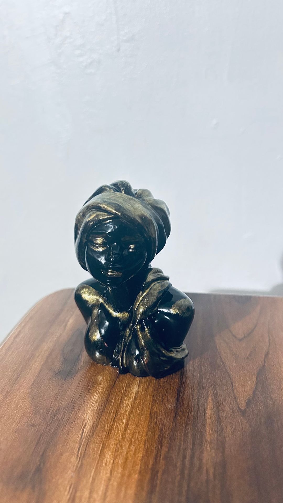🖤 Handcrafted Mini Sculpture – Unique & Elegant 🖤