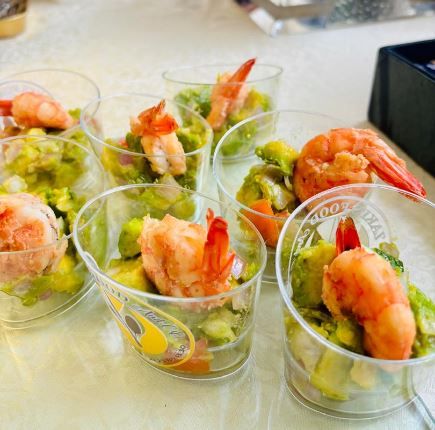 Avocat crevettes , plateau de 10 personnes