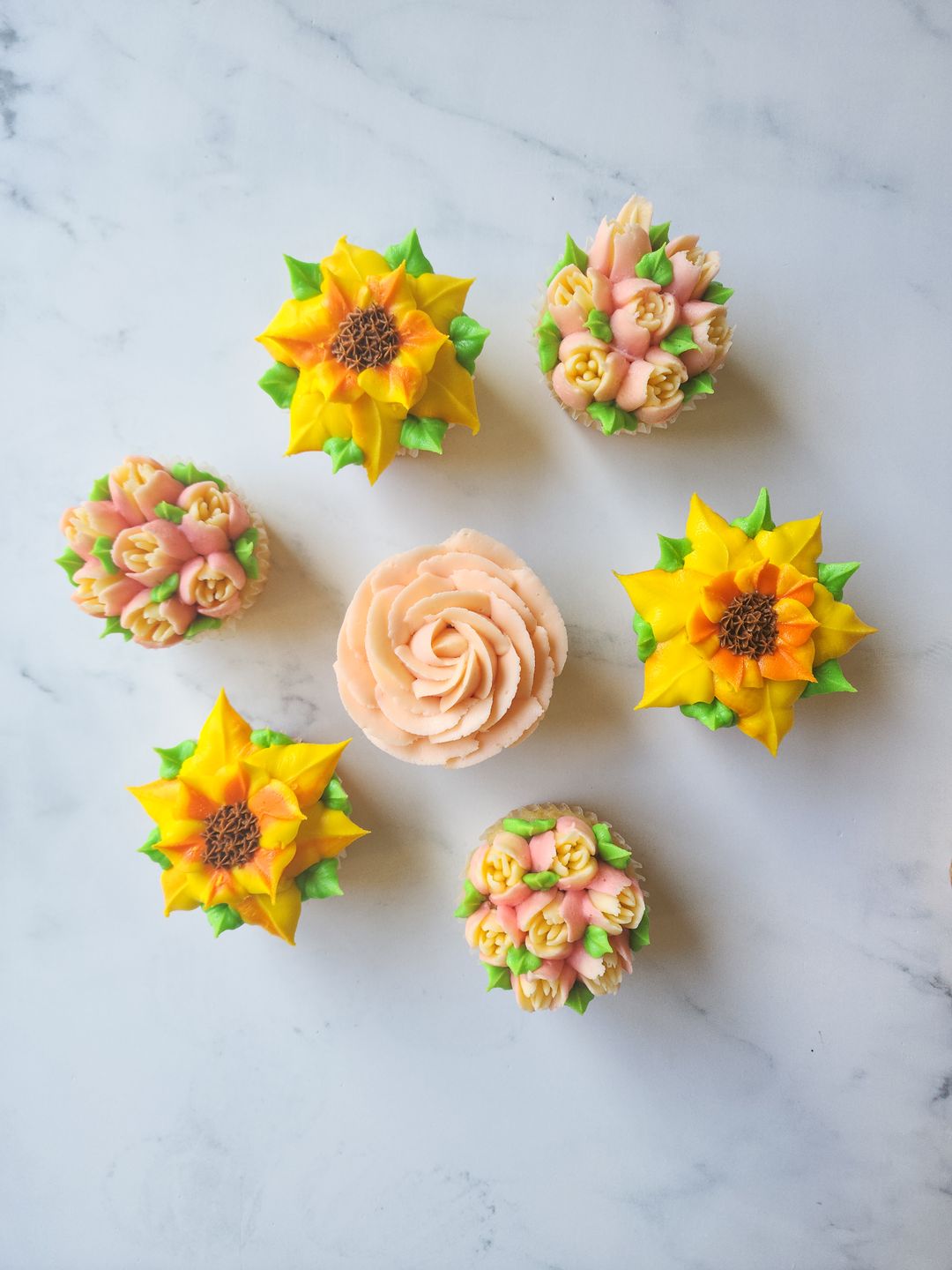 Lilayi Bouquet - 12 Cupcakes