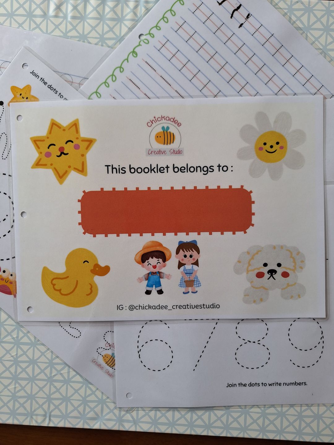 Tracing booklet with marker