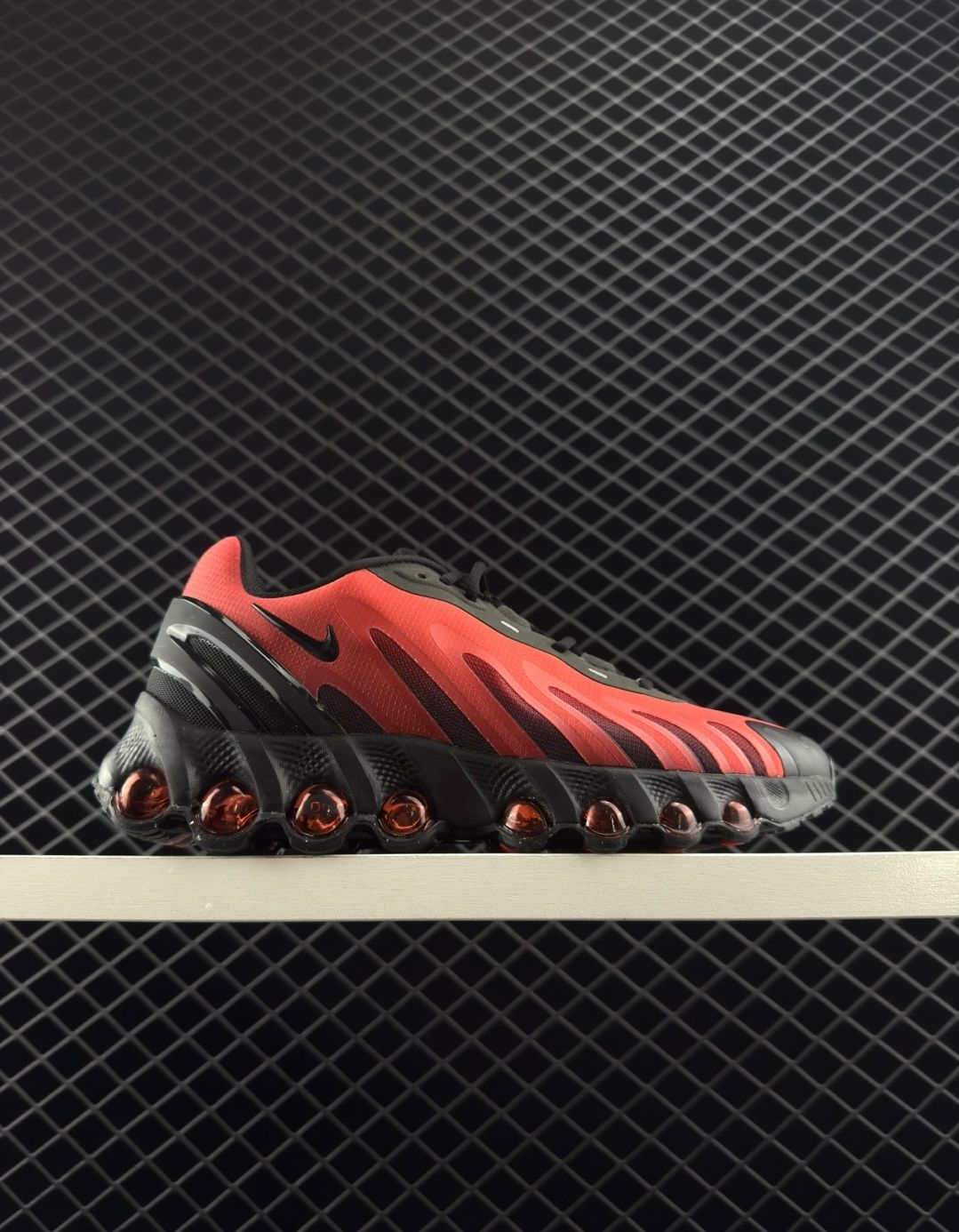 NIKE AIR MAX DN8