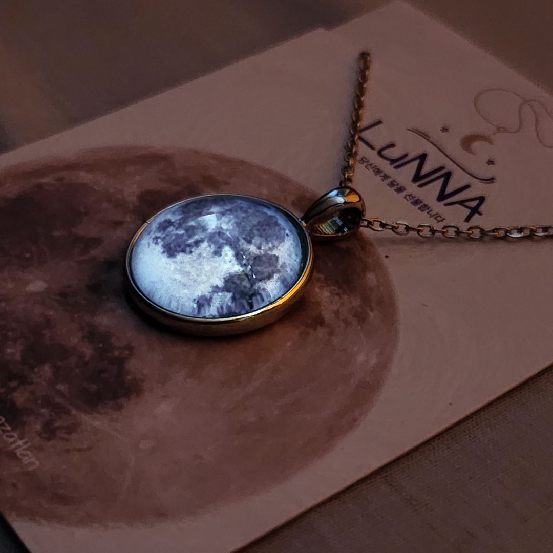 Collar de luna ~ Brilla en la oscuridad 
