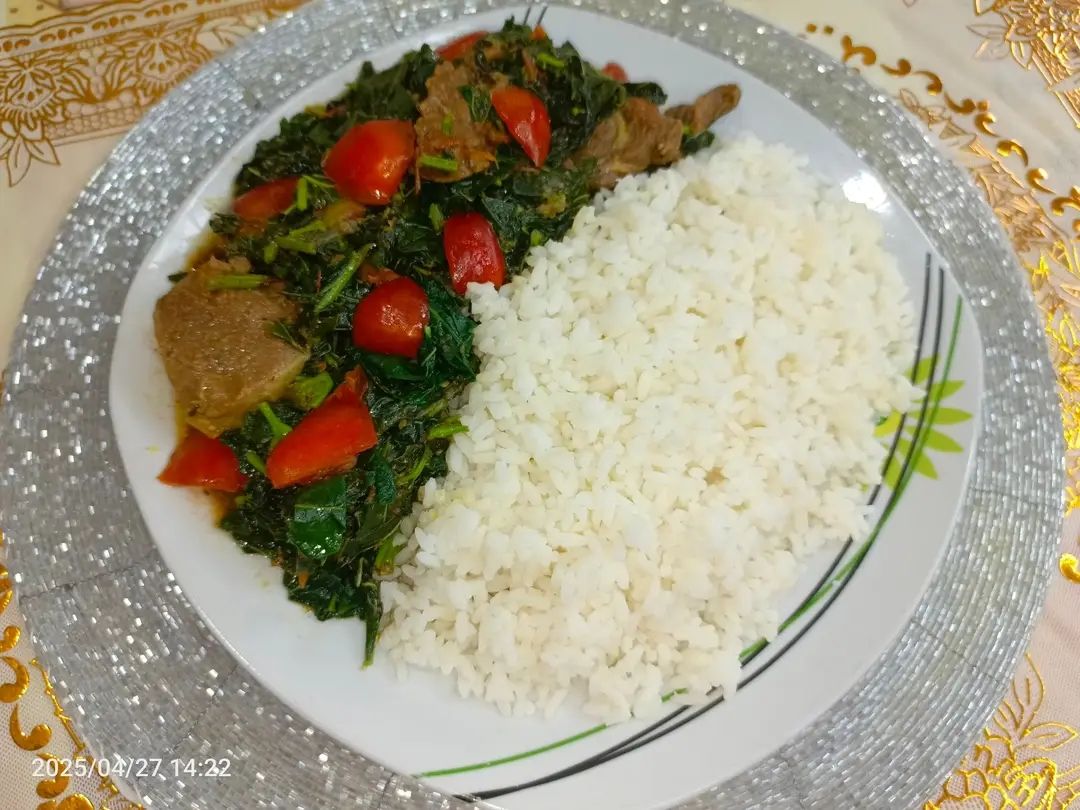 White rice and vegetable soup 