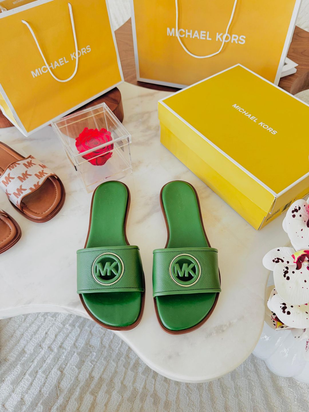 Chinelos Micheal kors 