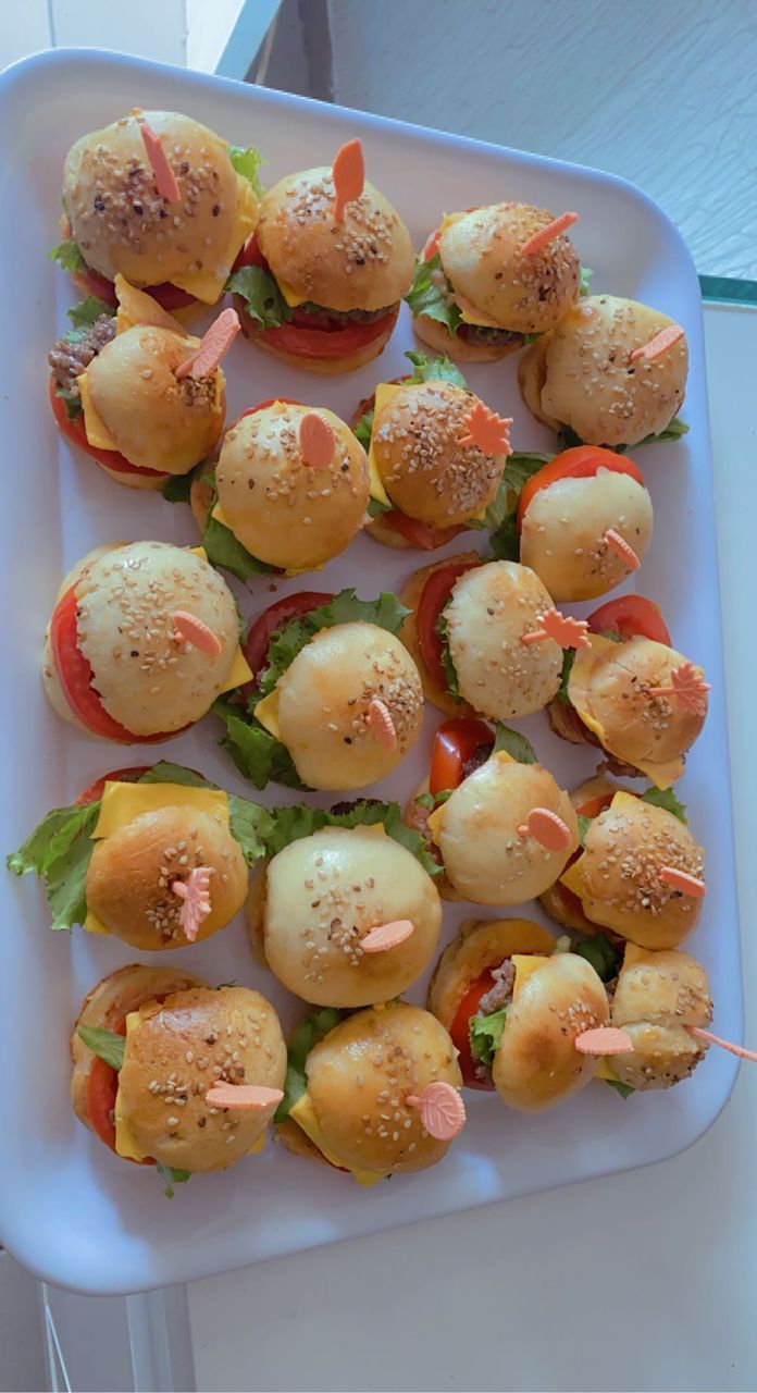 20 Mini Burgers