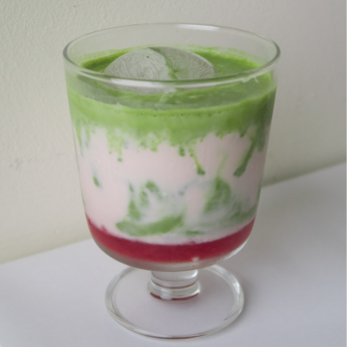 strawberry matcha latte (iced)