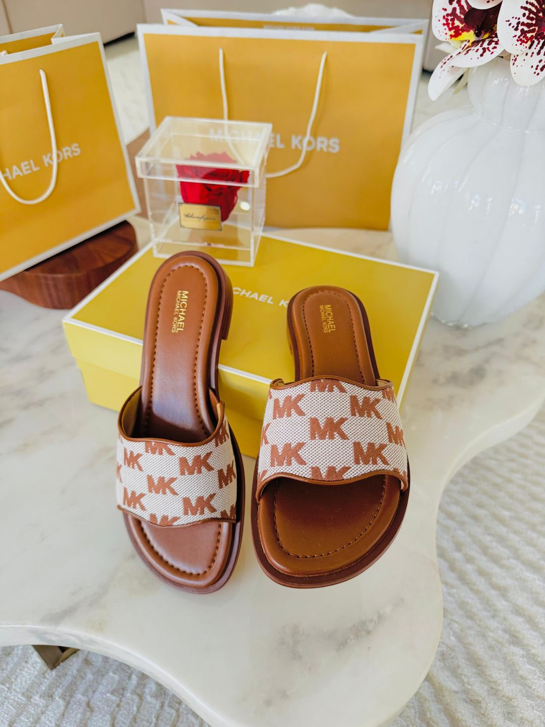 Chinelos Micheal kors  