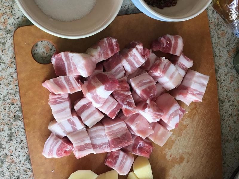  炸肉 / fried Pork Belly