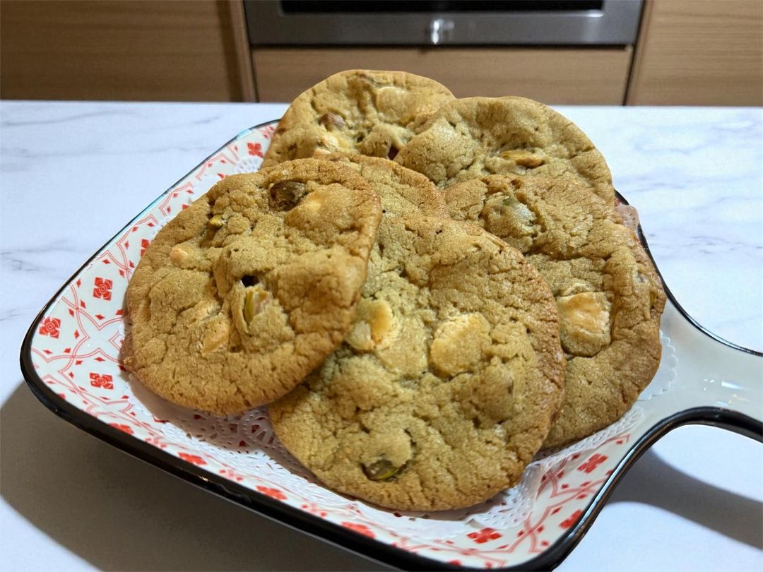 Pistachio White Choc Chip Cookies