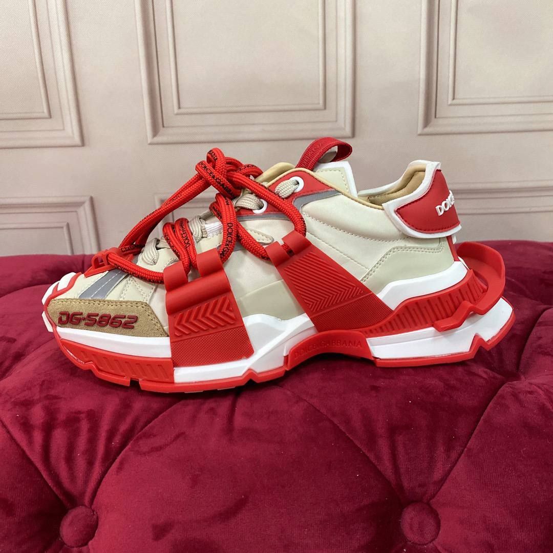 Dolce & Gabbana DG5862 Sneakers - Modern Luxury Footwear for Those with Style
