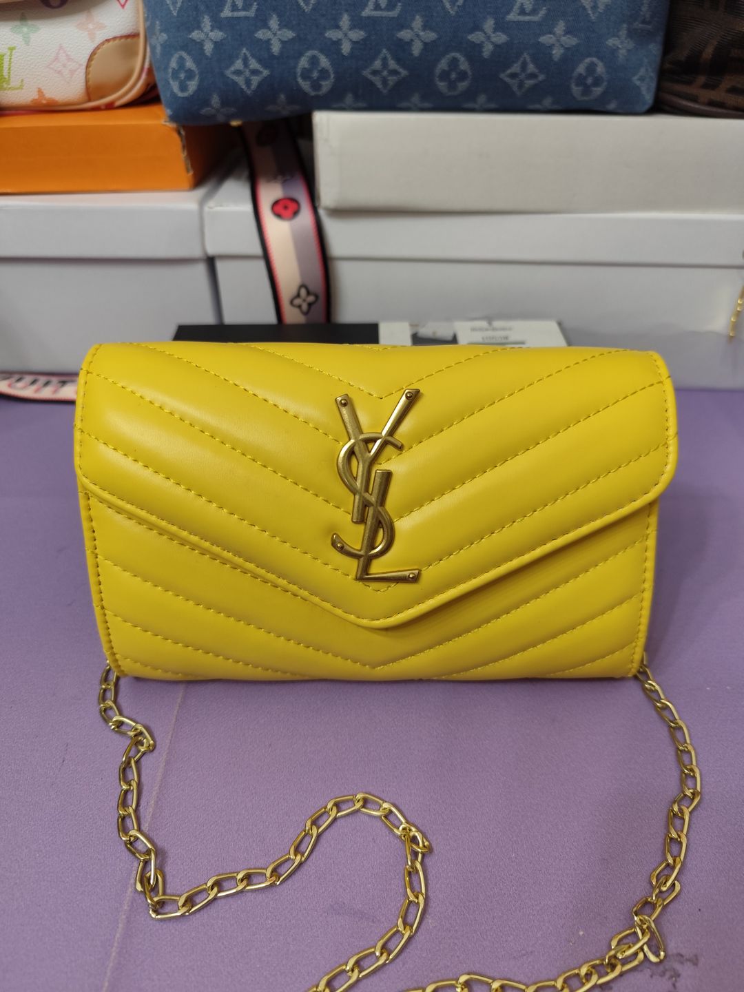 Bolsos YSL, color amarillo 