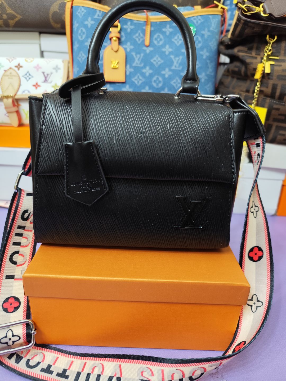 Bolsos LV, color negro