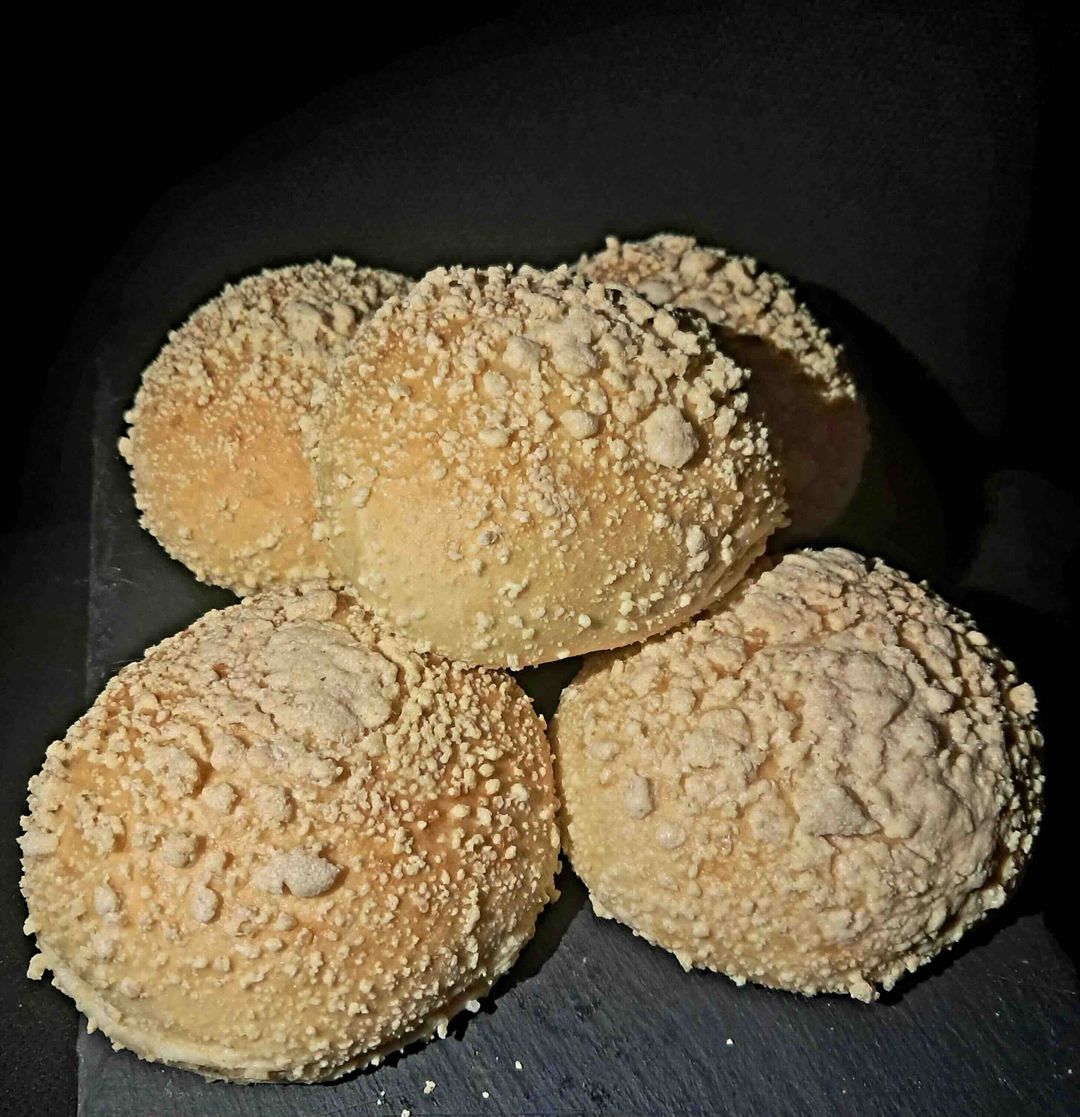 Cheesy Crumble streusel Roll (MOQ 5)