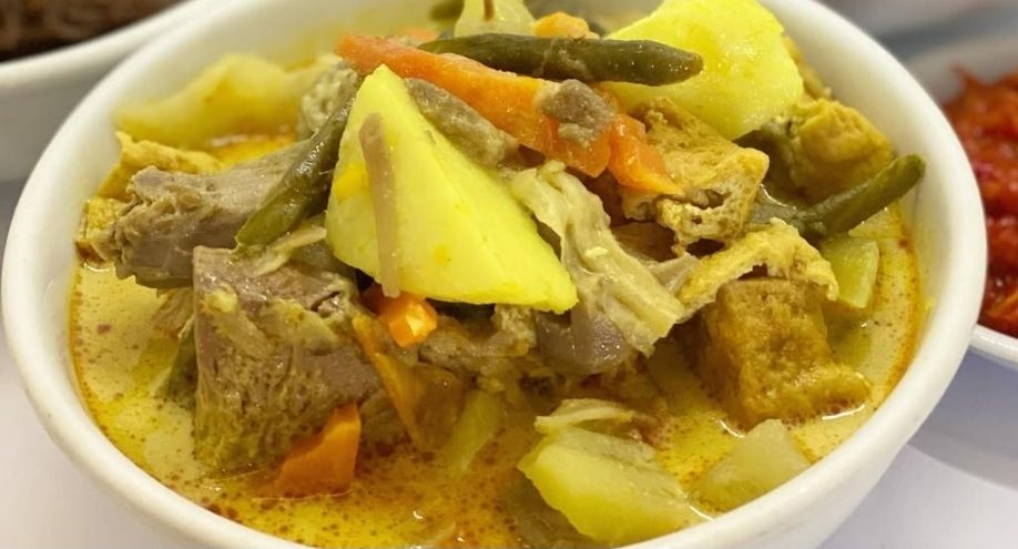 Longtong With Sayur Lodeh