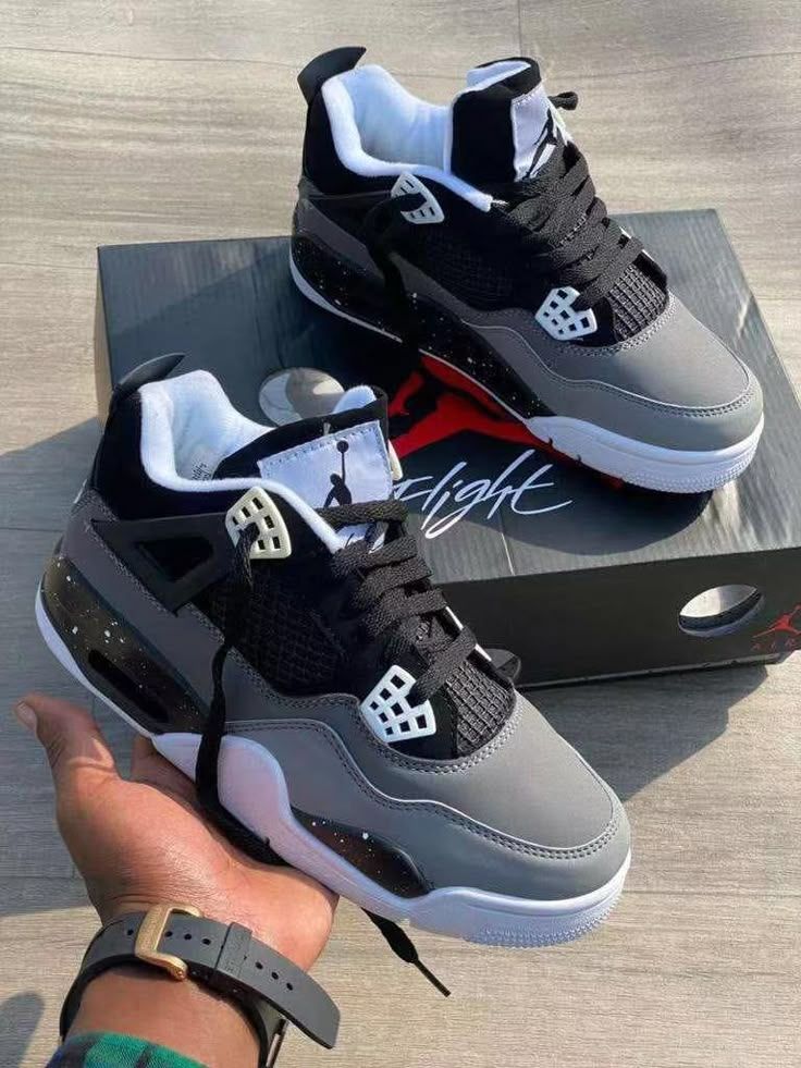Jordan 4 - black /white/gray