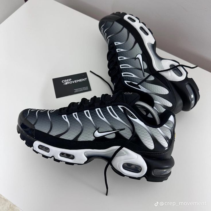 NIKE TN- black/white