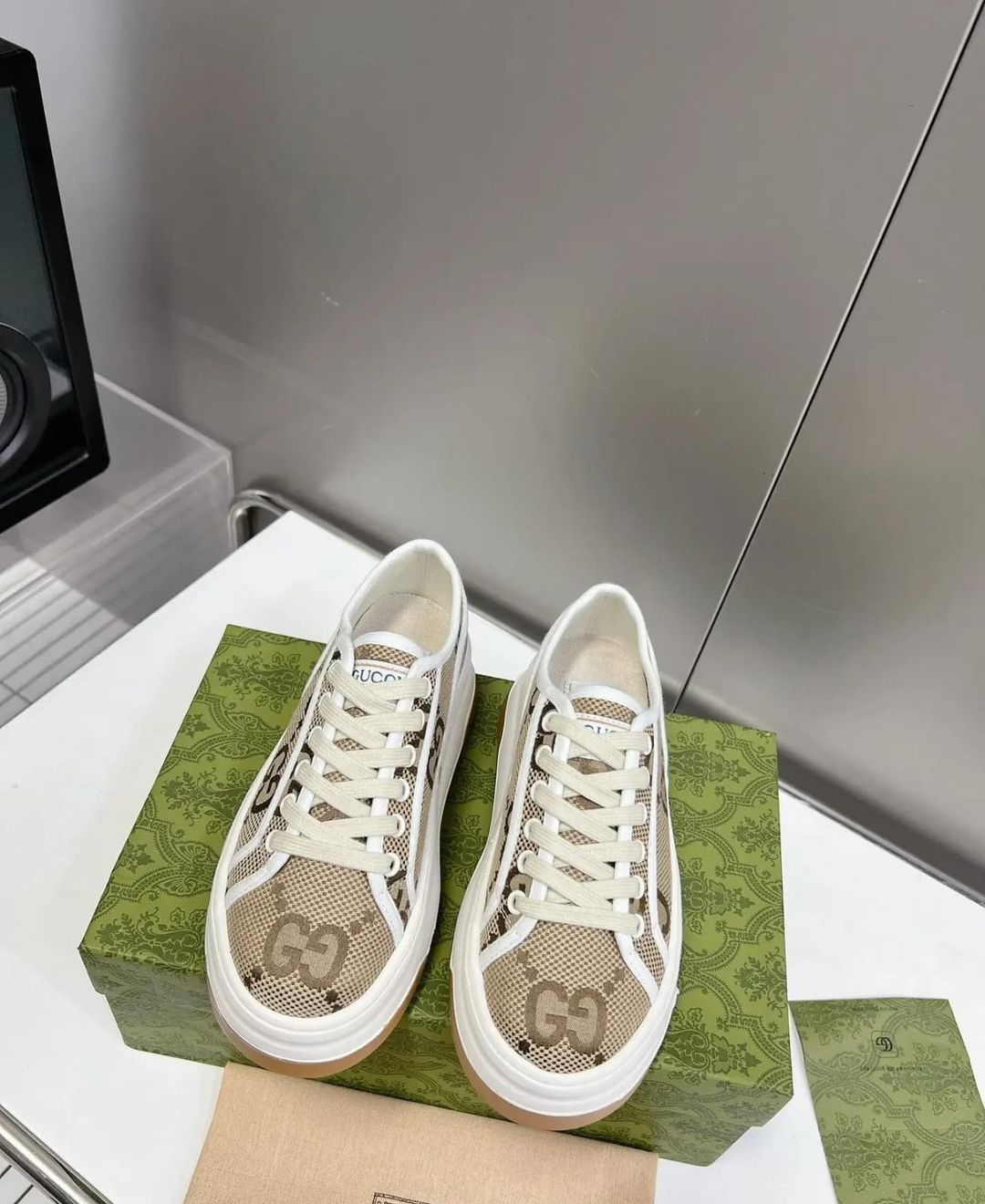 Gucci Sneakers - Beige