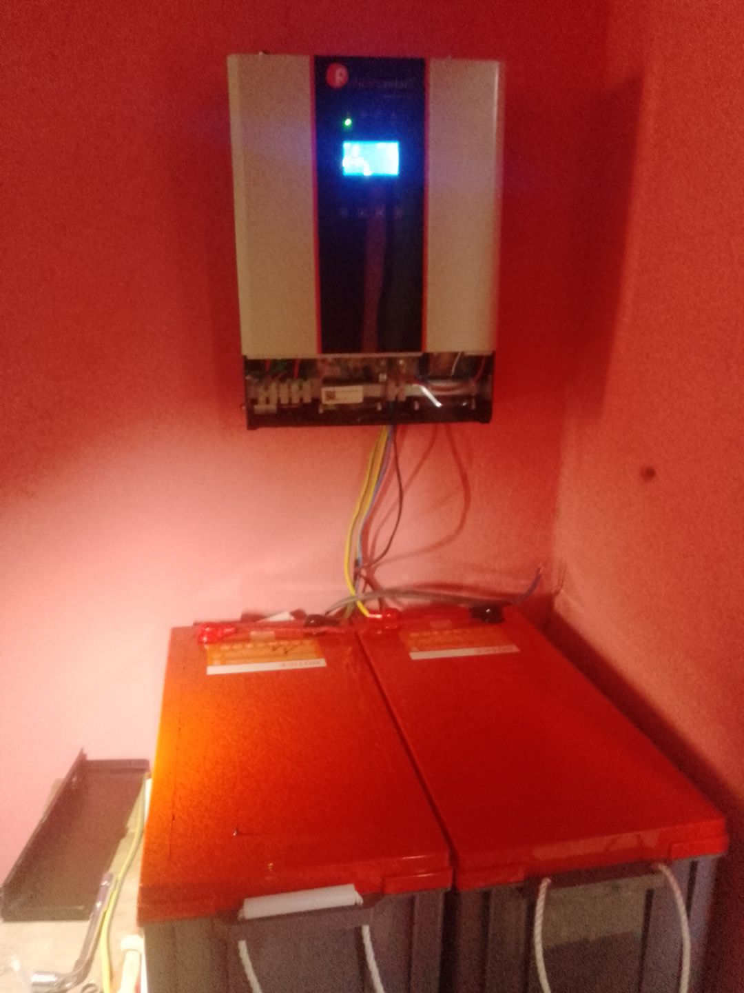 24 volte 3.5kw hybrid inverter with 2 pic battery 200 Ah each and 6 pec 250 watts solar panel 