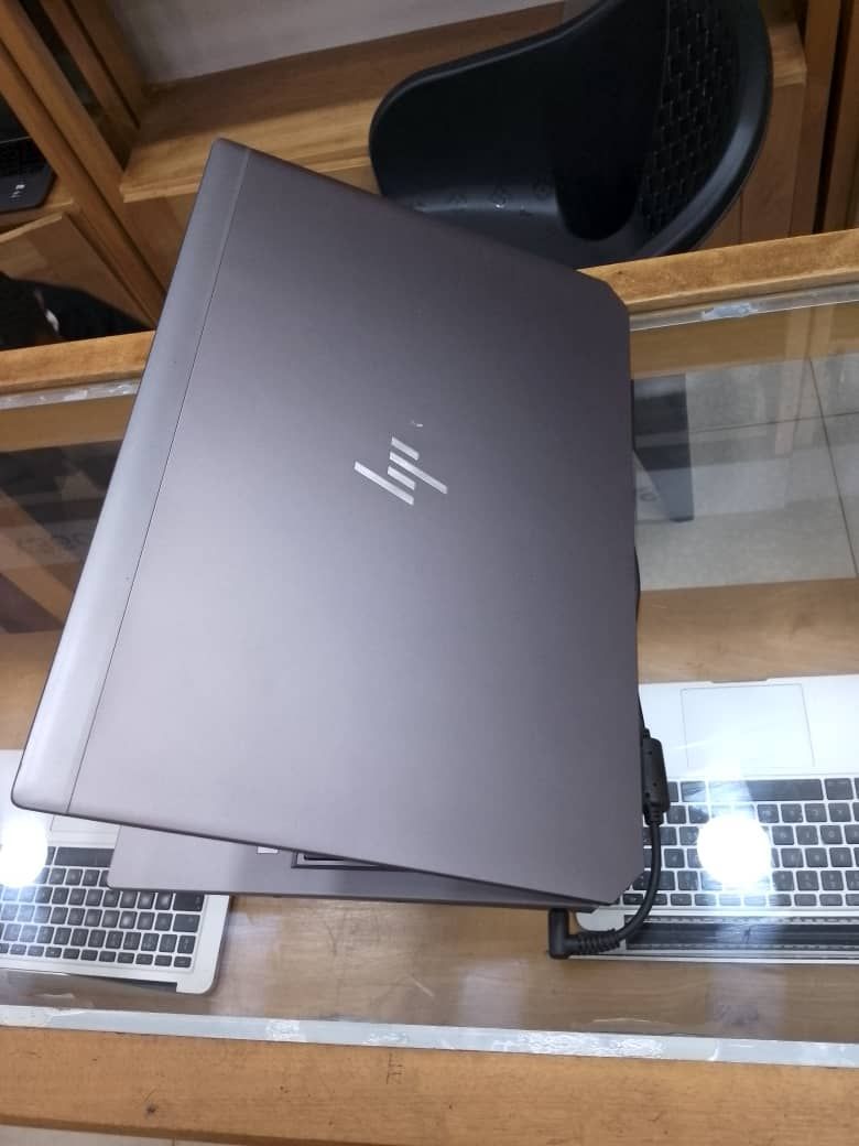 HP-Intel Core i7 72GB  RAM 512 SSD