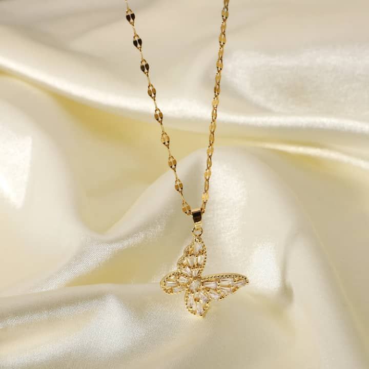 Collier pendentif papillon- La finesse d'un papillon