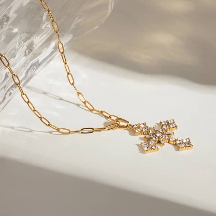 Collier pendentif en croix - La foi qui brille