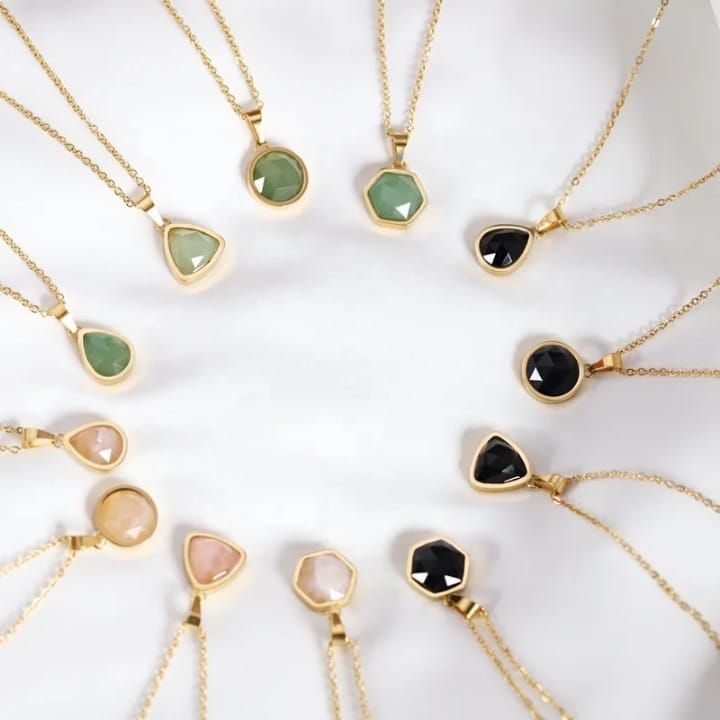 Collier en pierre naturelle- L'élégance à votre service.