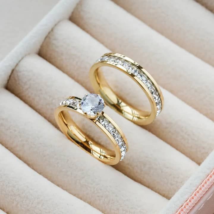 Bague en zircon 18K- Un OUI qui dure, raffiné et résistant. 