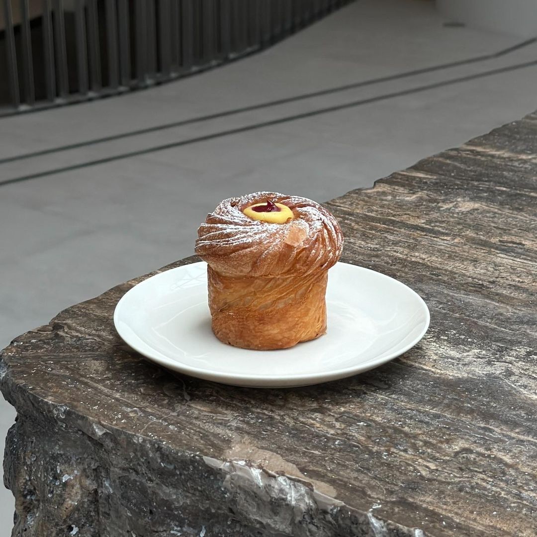 Vanilla raspberry cruffin 