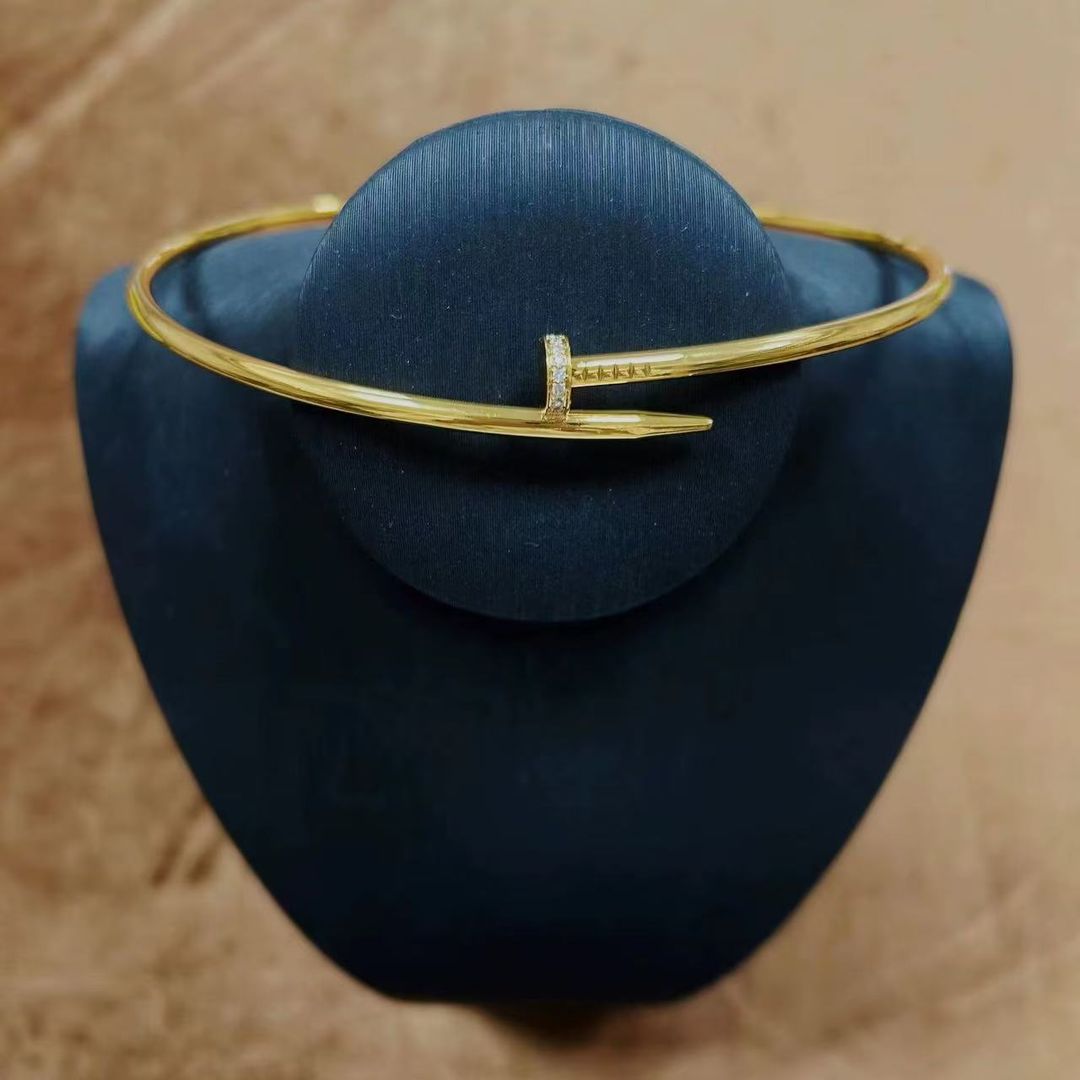 Cart cuff necklace 