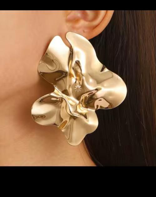 Boucle d'oreilles fleur dorée 