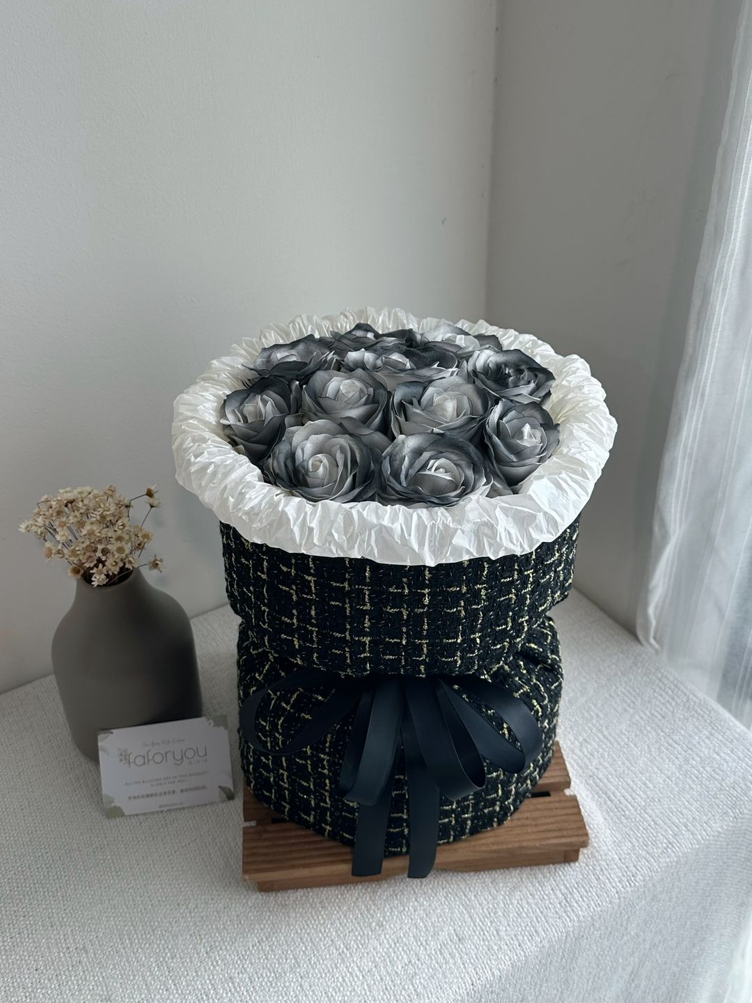 11 Stalk Fabric Round Bouquet  