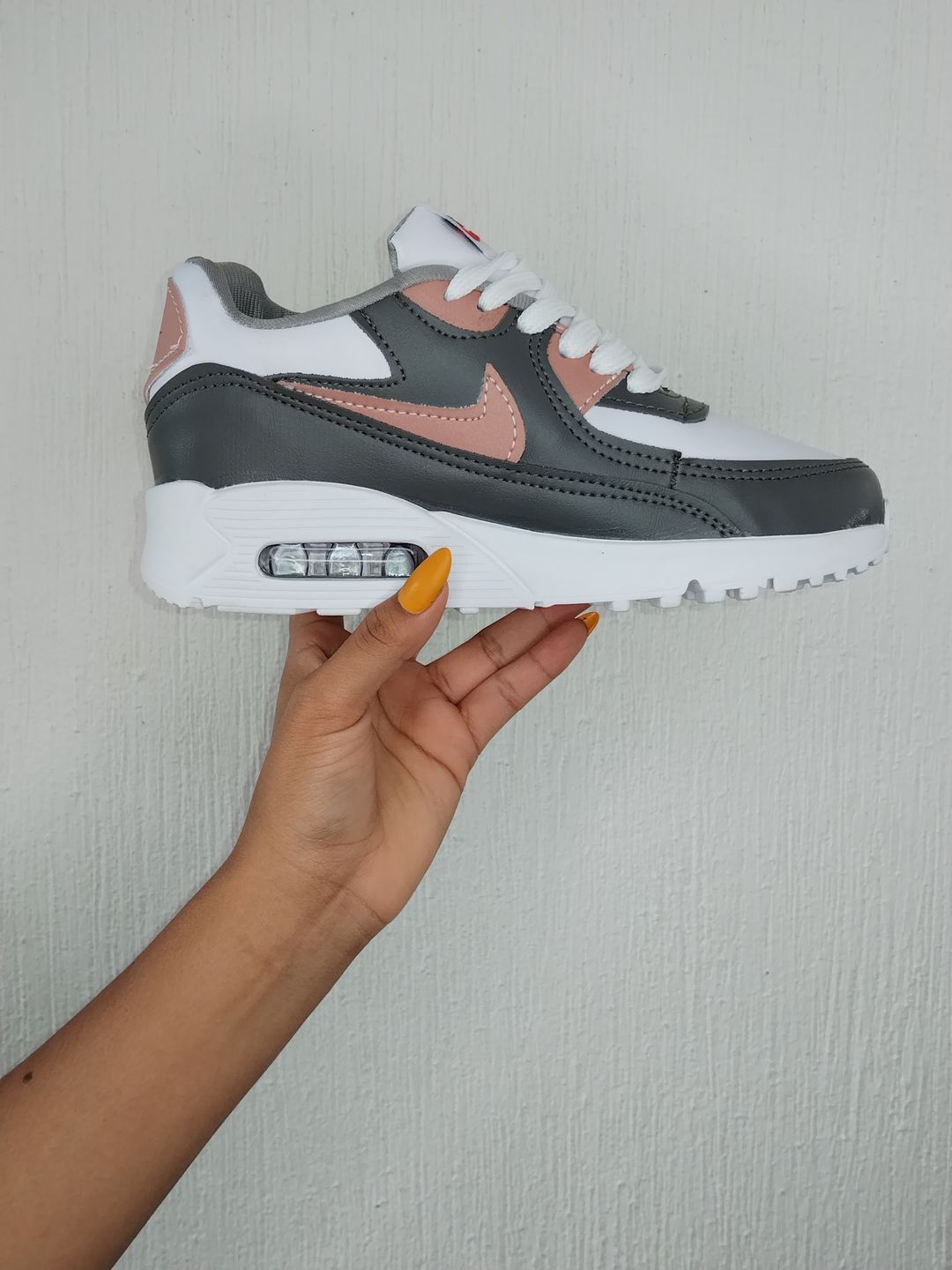 MAX GRIS CON ROSA 