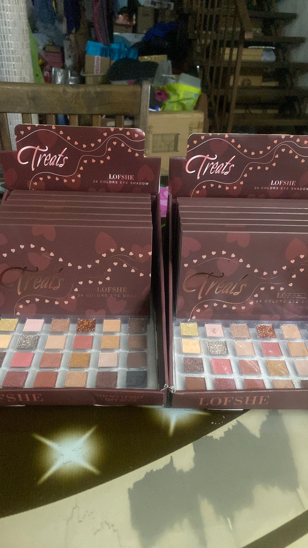 LOFSHE 24 Colours Treats Eyeshadow Palette