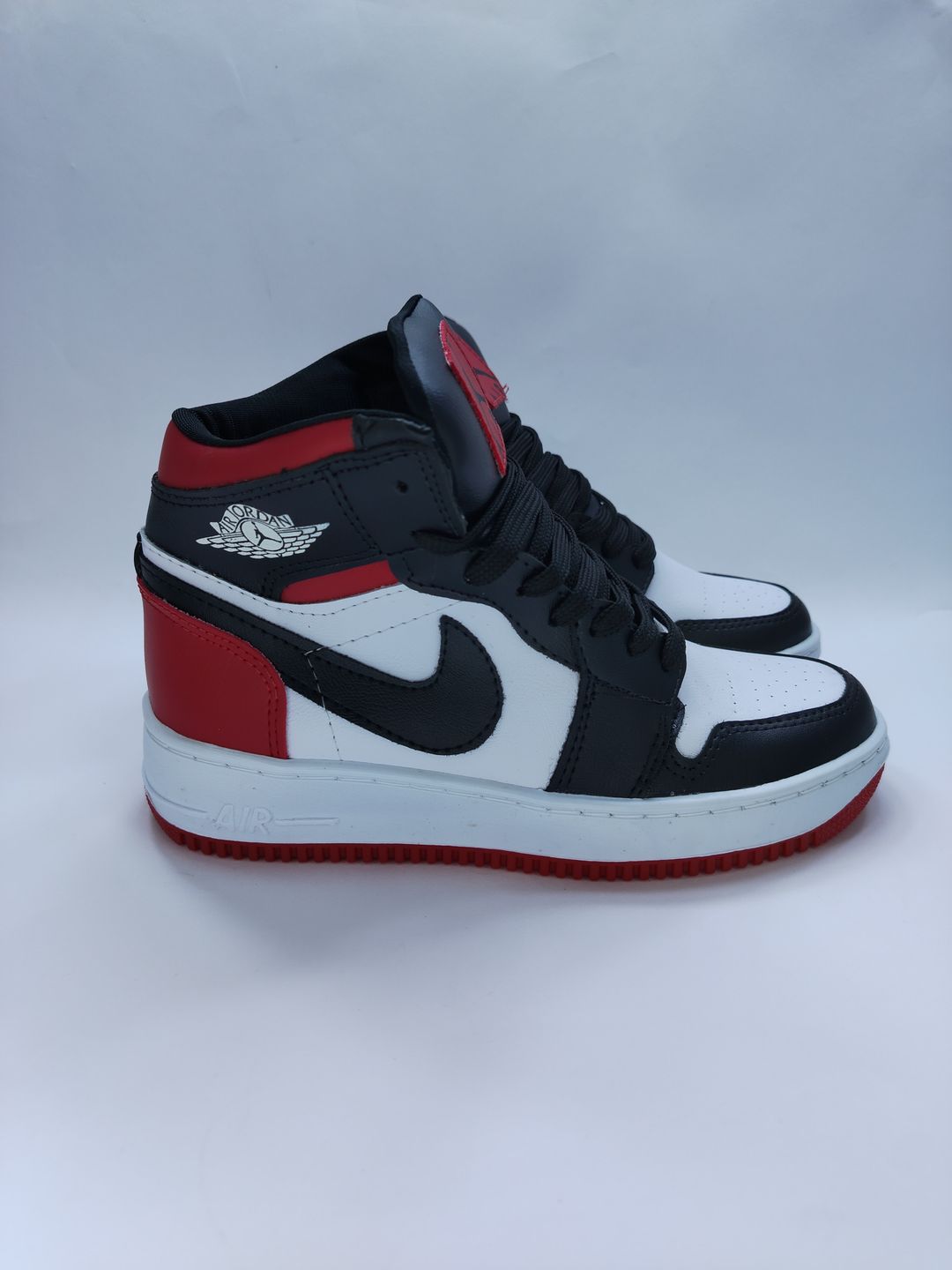 JORDAN 1 BLANCO CON ROJO