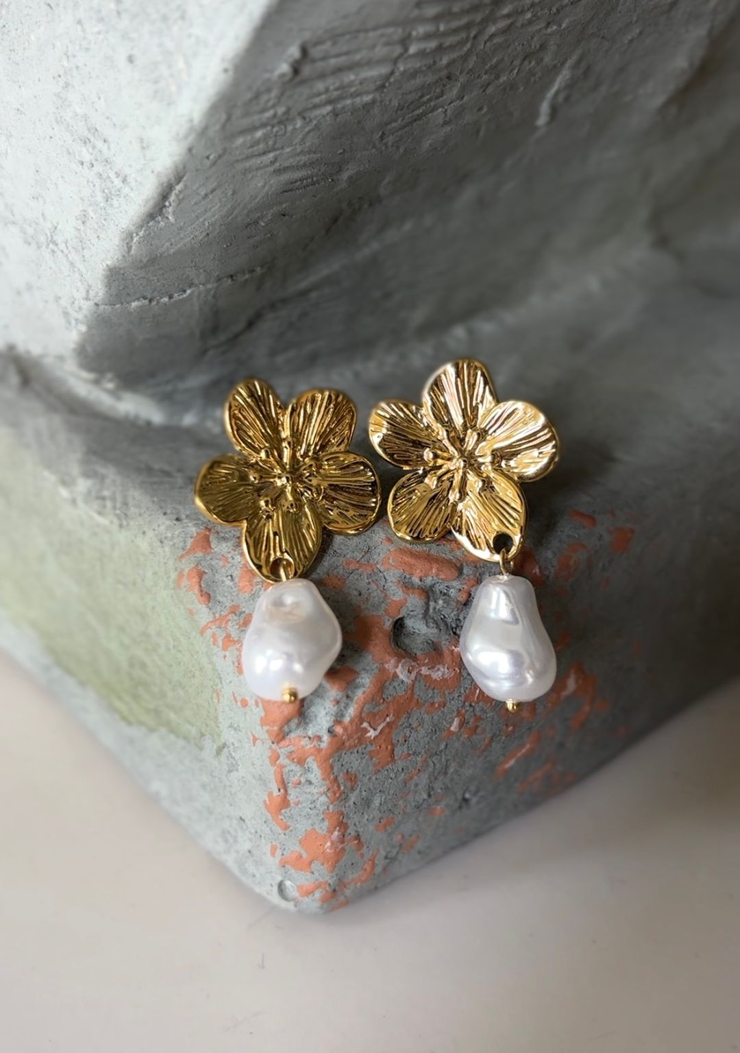 Nacar Flower Earrings 