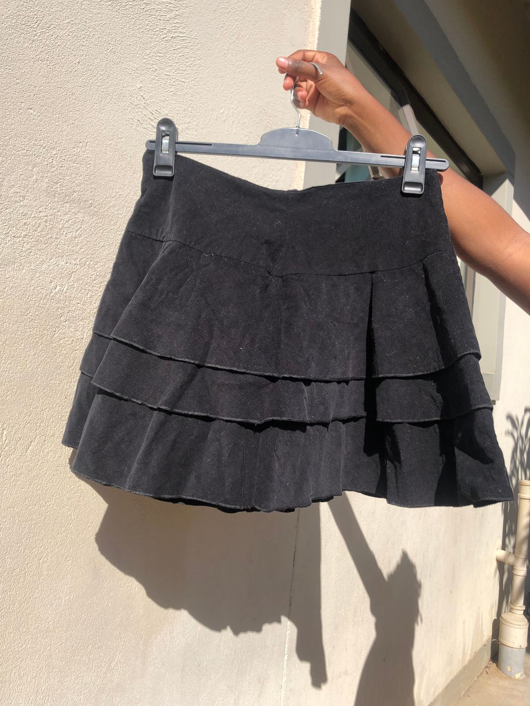 Black ruffle miniskirt 