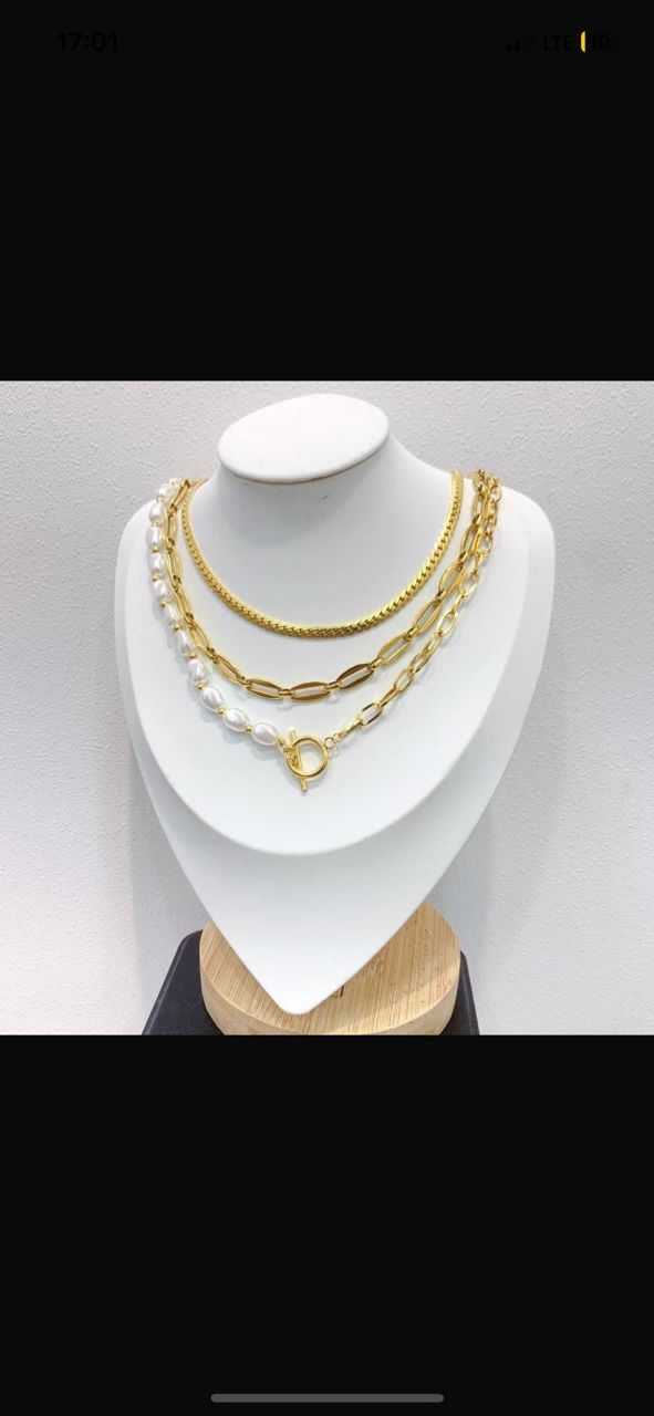 Collier Superposés Dorés et Perles 